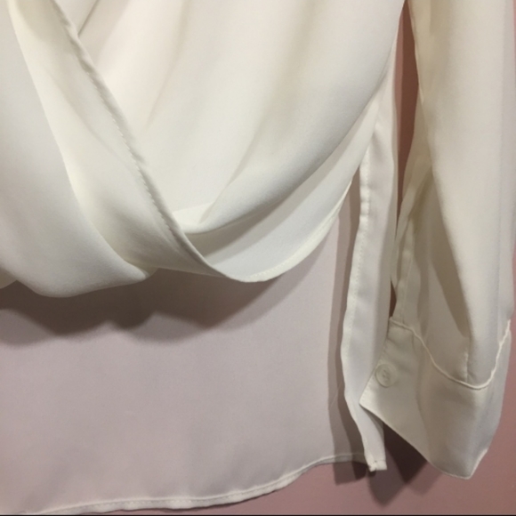 Larry Levine Twisted White Blouse - Picture 7 of 7